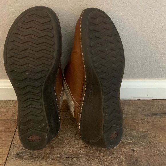 Ugh clogs brand new never worn size 9 - Picture 3 of 3